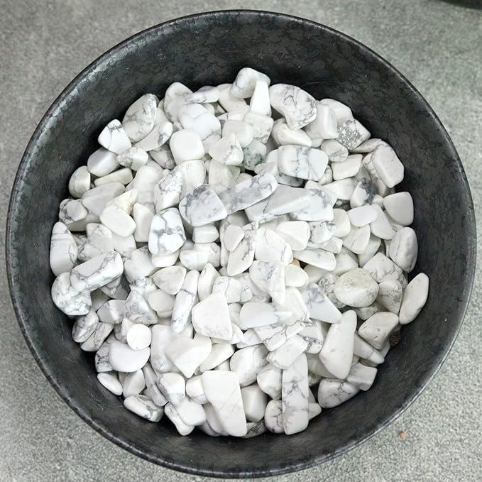 Howlite Aquarium Gravel Rocks Natural Tumbled Healing Crystal Chips Bulk Gemstones Crushed Stones for Fountain Vase Filler Planters Decorative Fish Tank Potted Reiki Energy Balancing 0.45lb