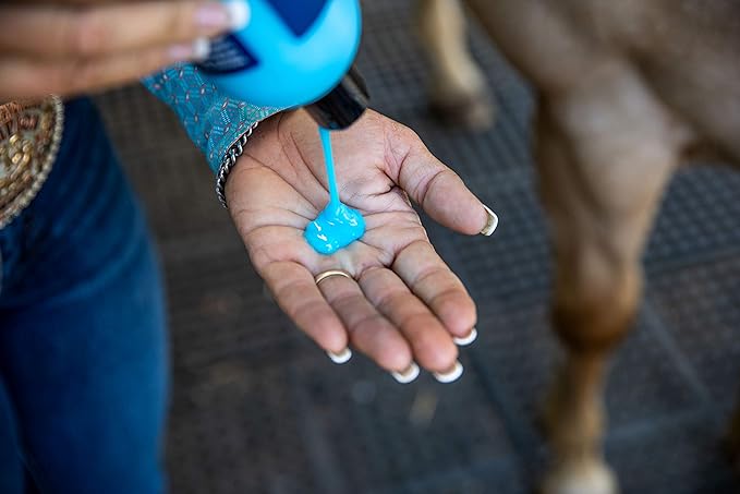 Vetericyn Mobility Equine Liniment for Fast-Acting Relief of Muscles and Joints – Menthol-Based Topical Analgesic for Horses – 16 Ounces